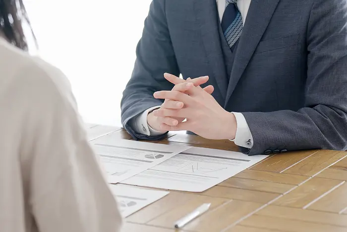 顧問弁護士・税理士に相談